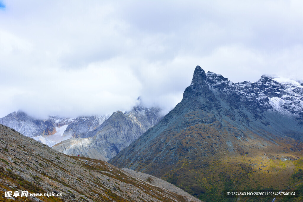 壮丽高山景色 稻城