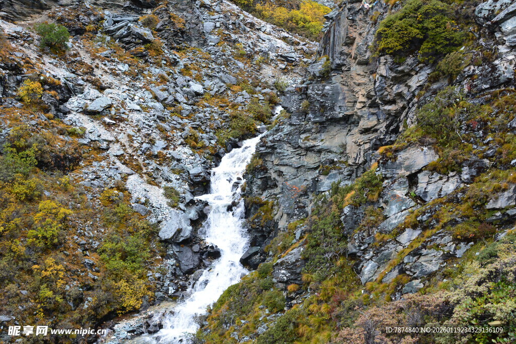 山间瀑布美景 稻城