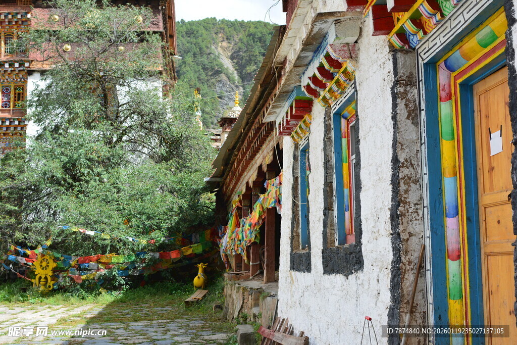 藏式小巷的多彩建筑风景 稻城