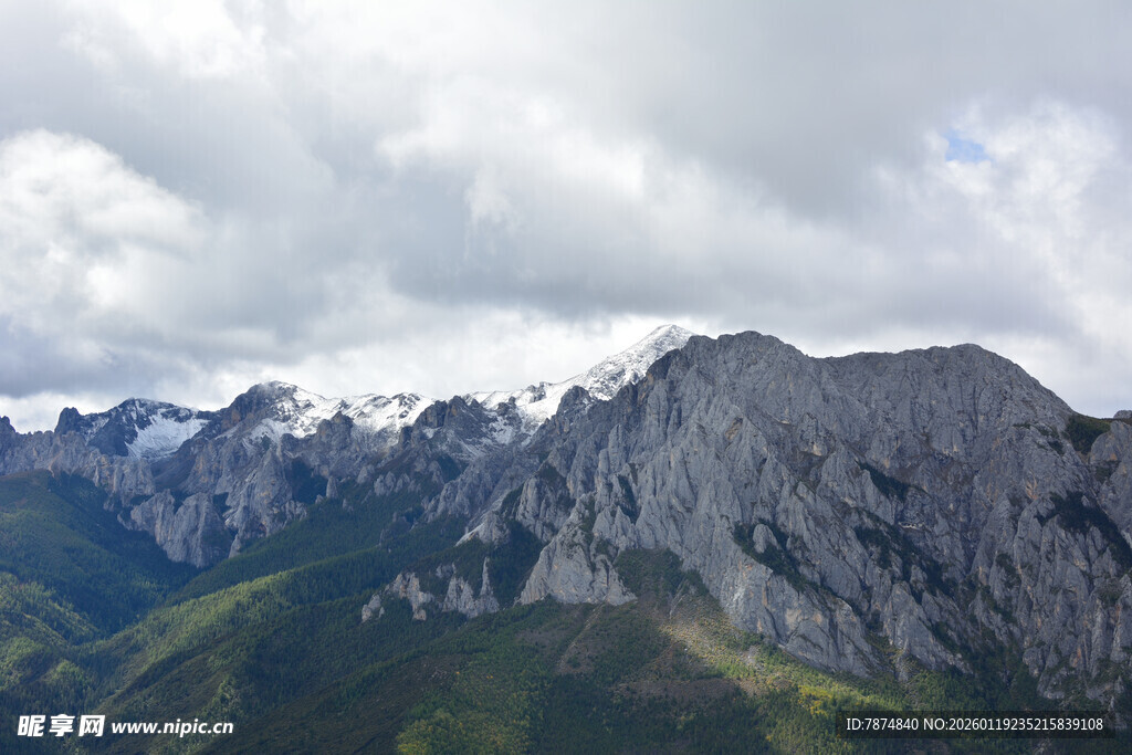 壮丽高山景色 稻城