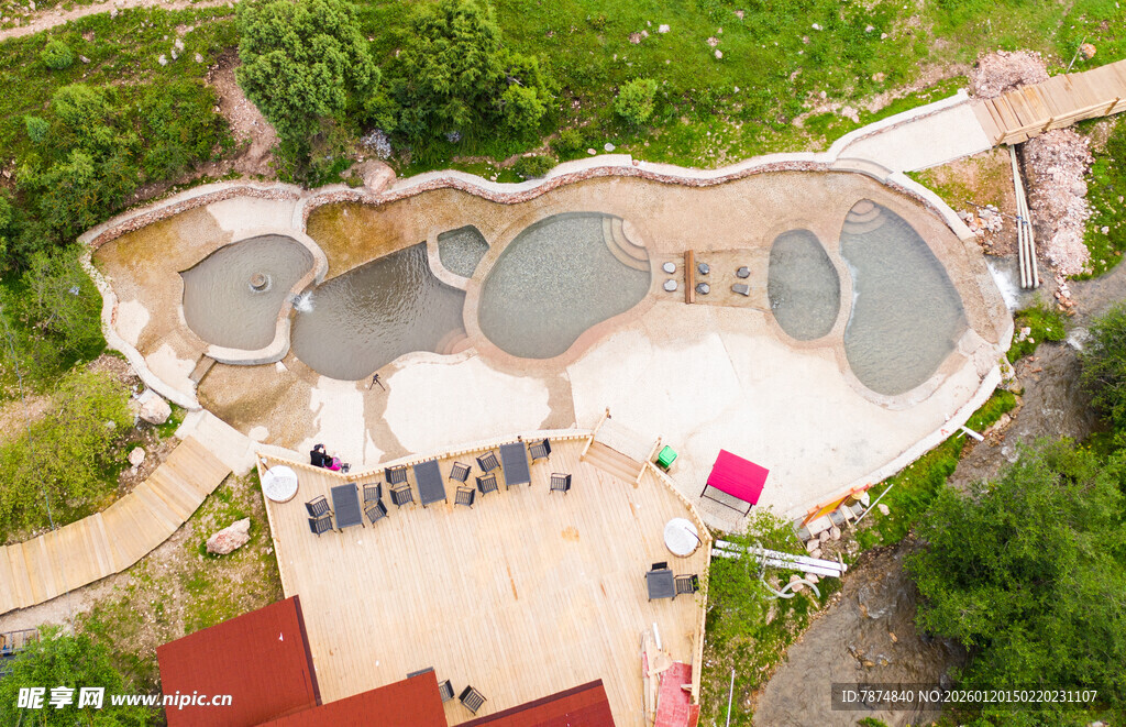 山间特色露天泳池景观