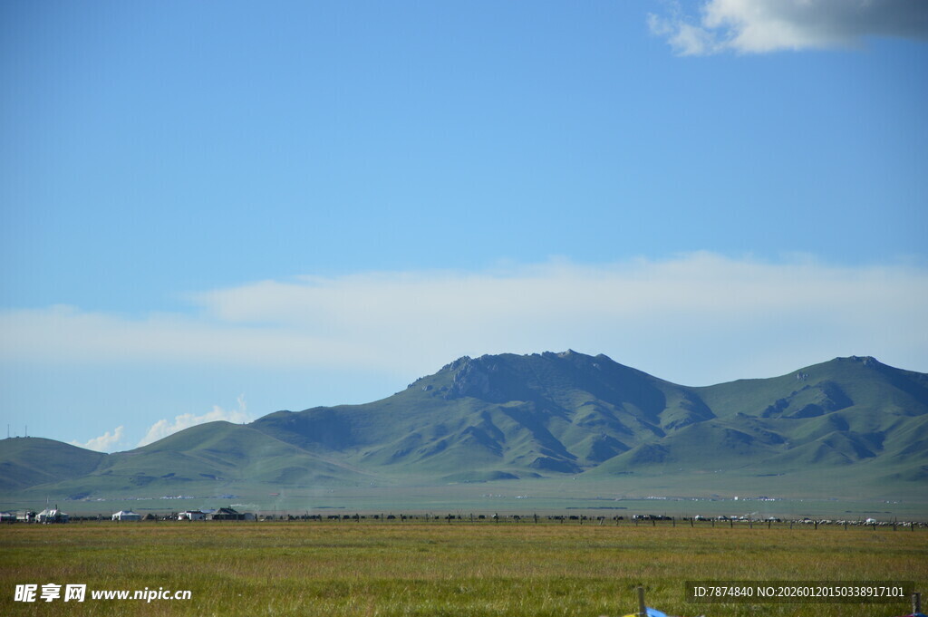 草原远山风景图