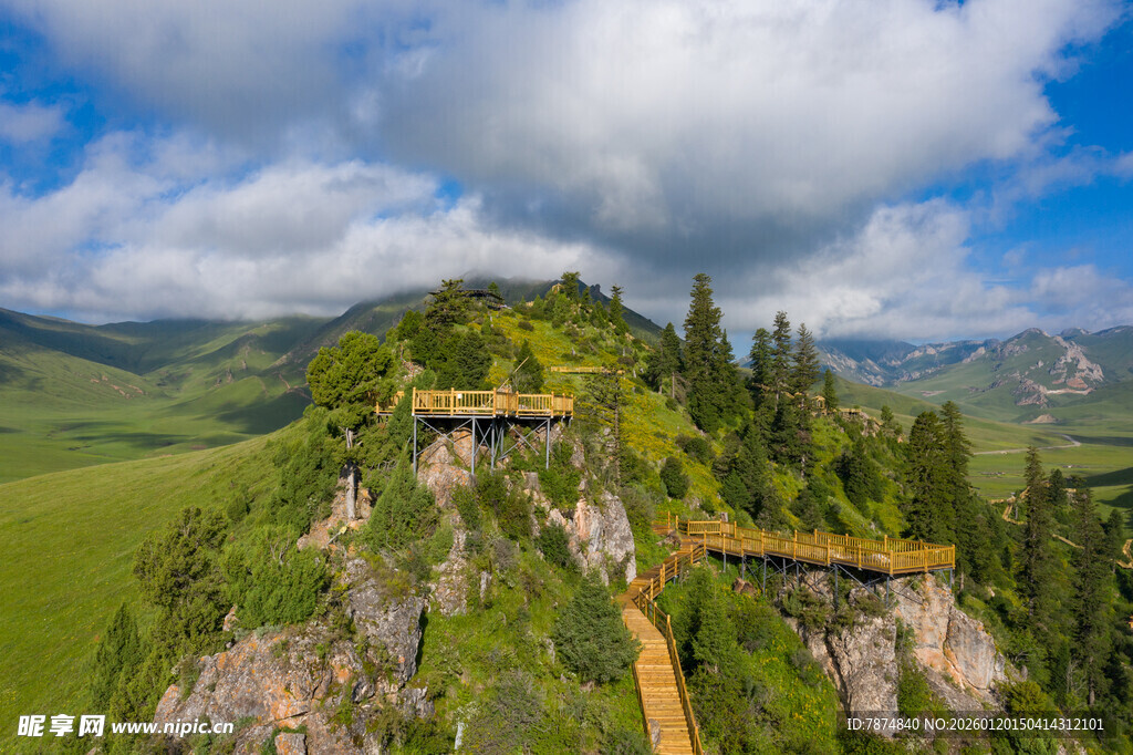 山巅栈道美景