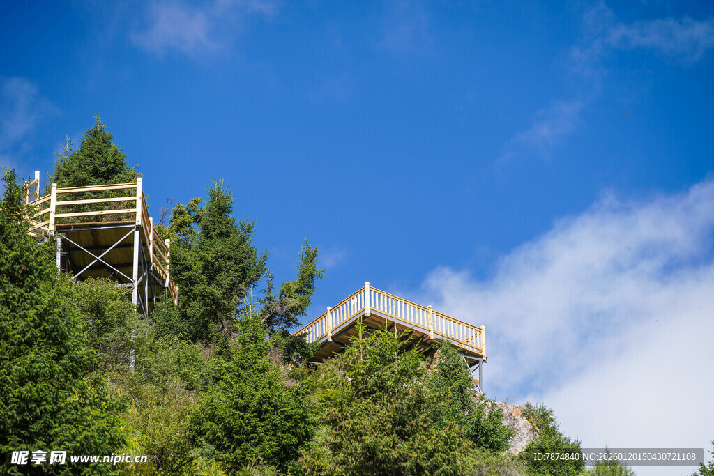 山林中的观景台