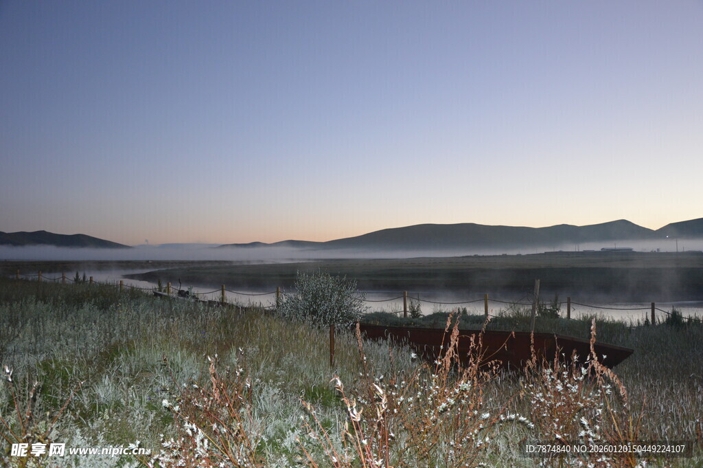清晨山间湿地美丽景致
