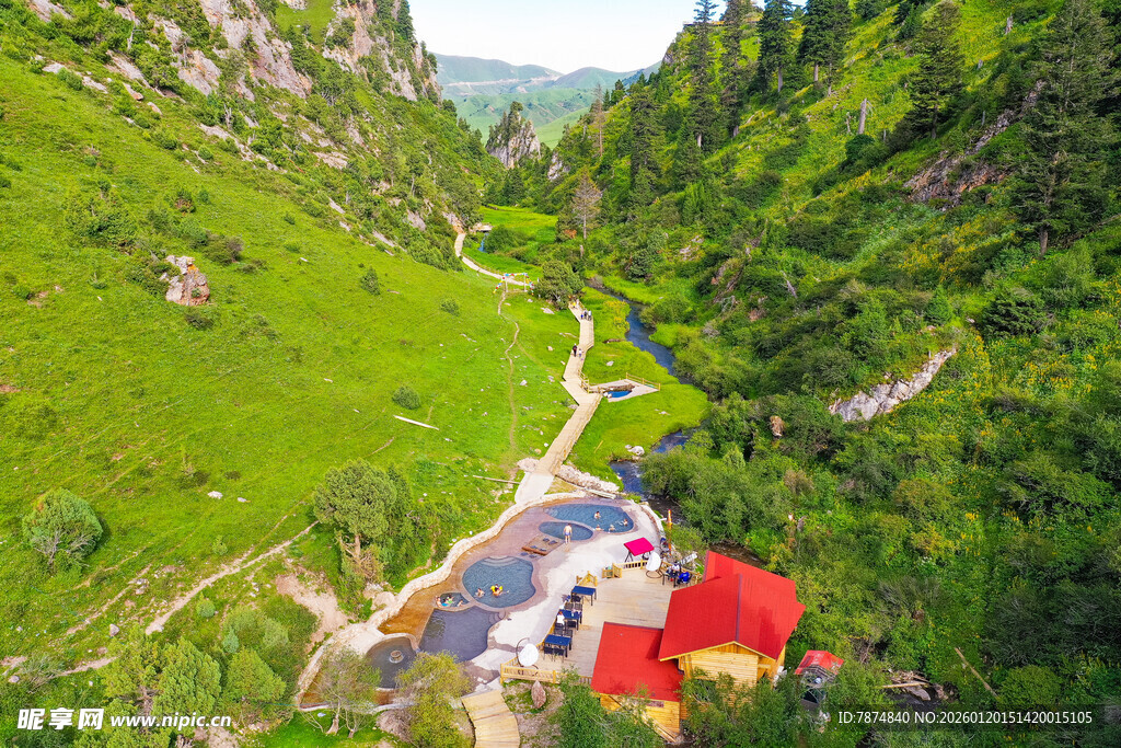 山间多彩营地 绿野风光