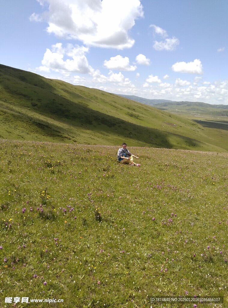 草原上的骑行者
