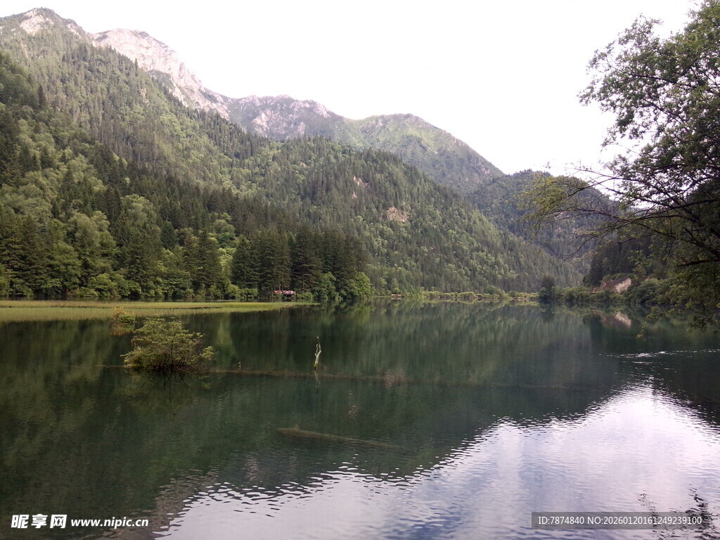 宁静山水湖景自然风光图