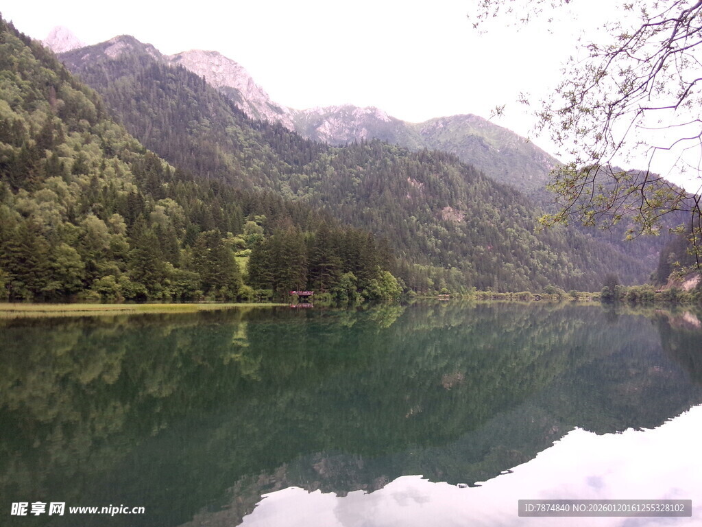 宁静山水湖景自然风光图