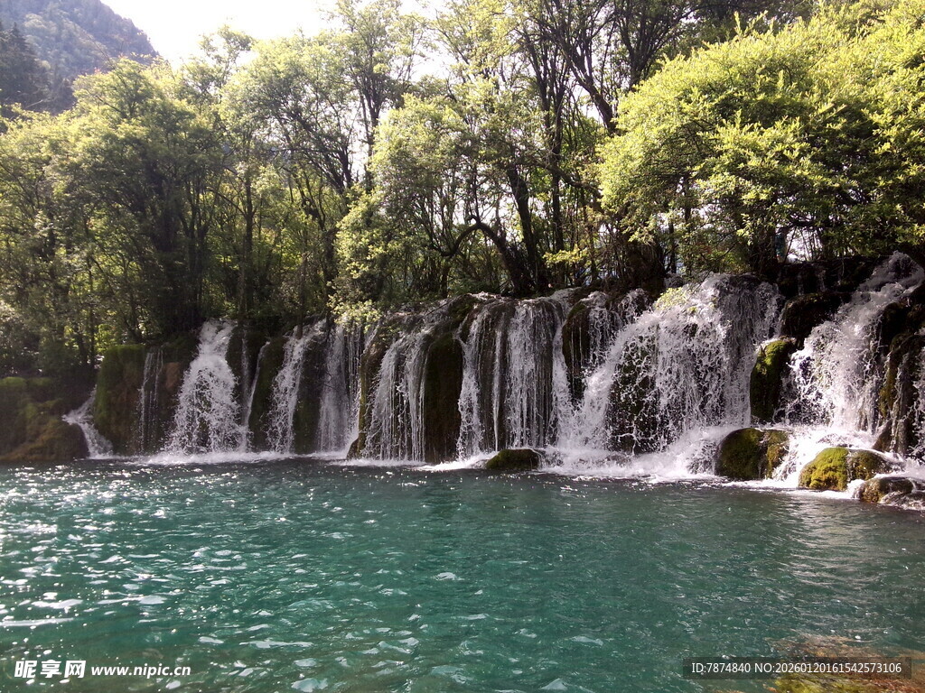秀丽山水瀑布景观