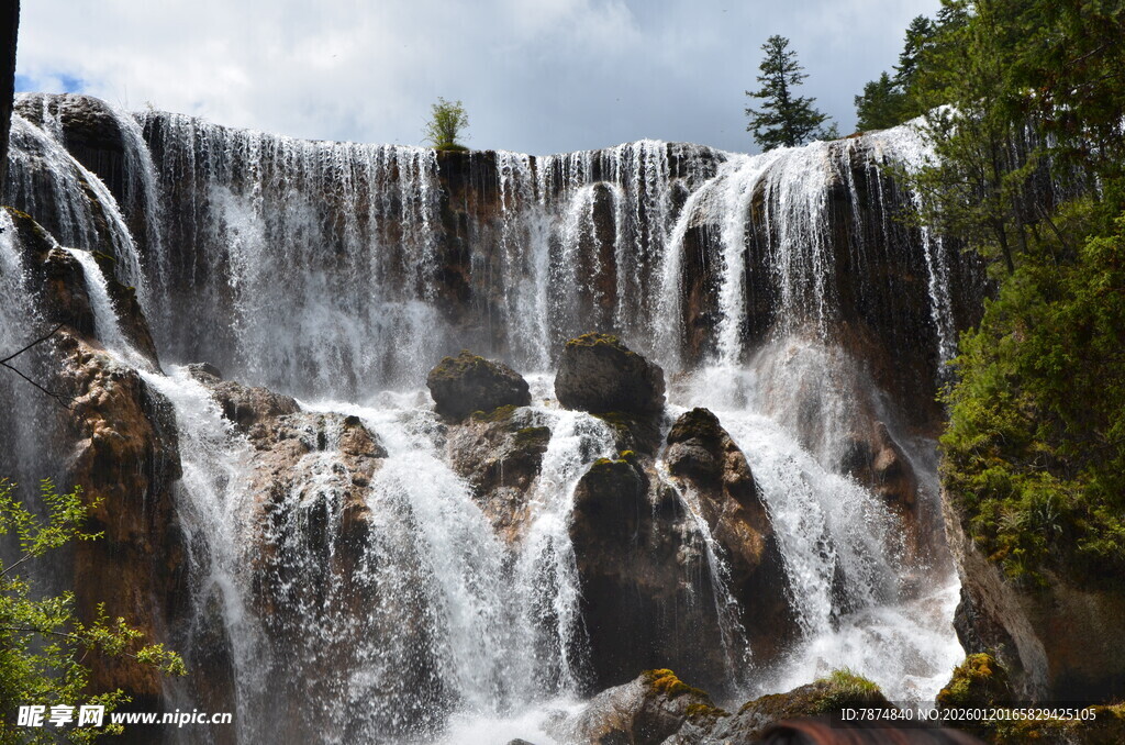 壮观自然瀑布景观