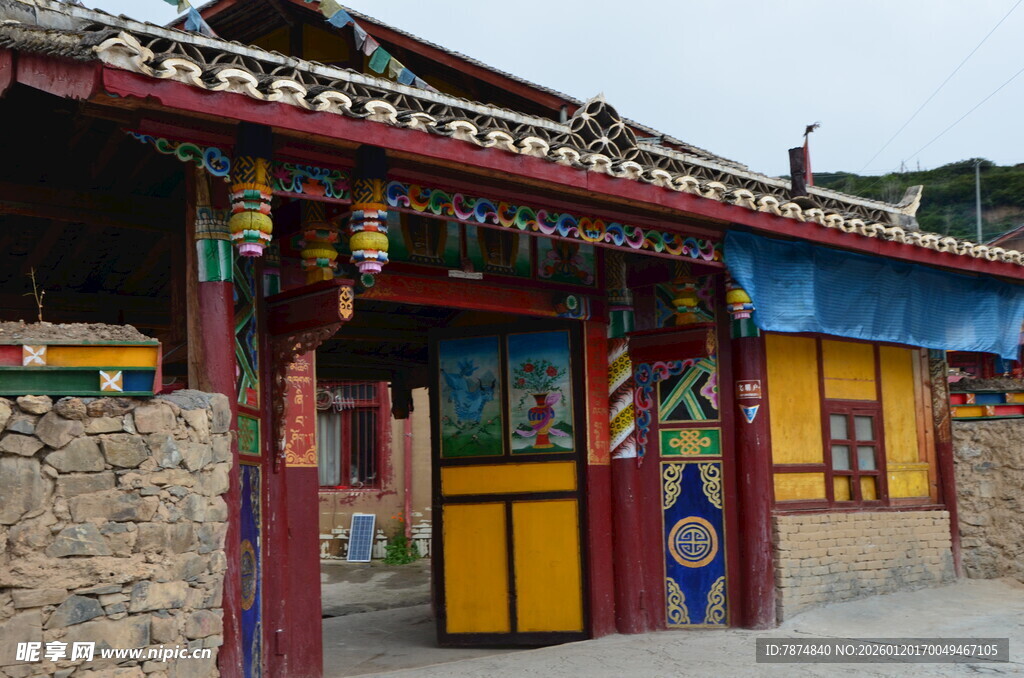 藏式传统民居建筑一角