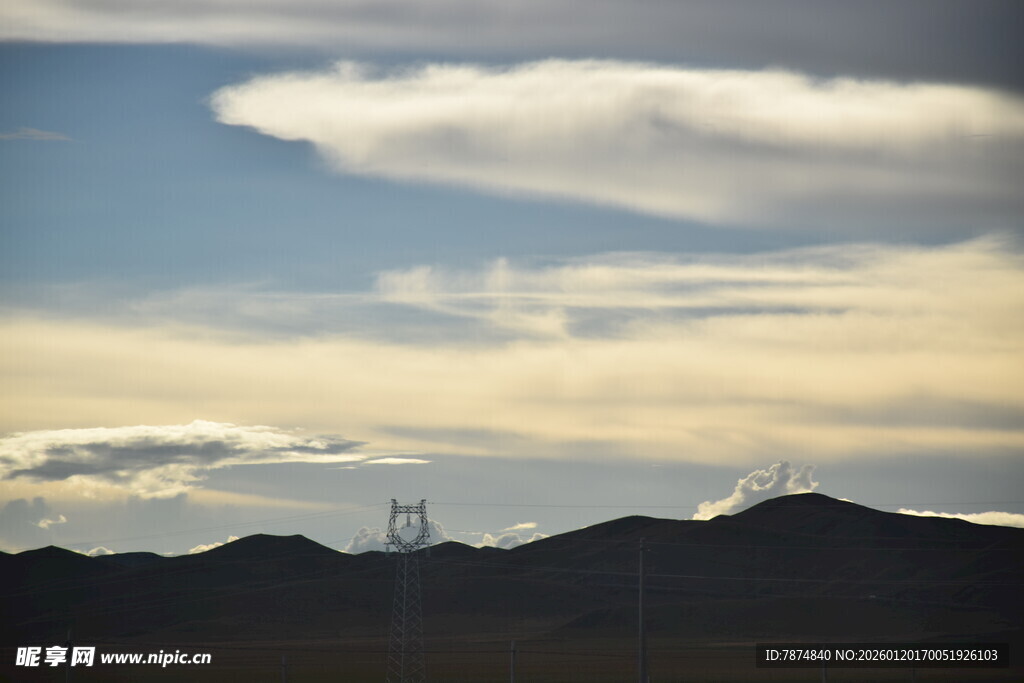 远山之上的壮丽风车景观