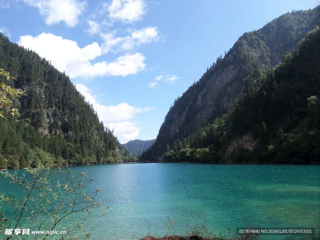 美丽的高山湖泊风光