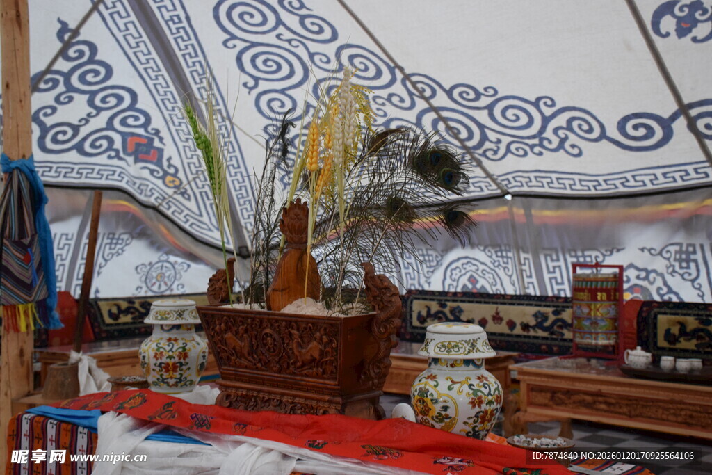 蒙古族传统华丽室内装饰