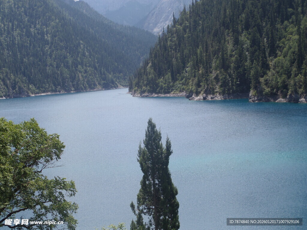 九寨沟秀丽湖景风光