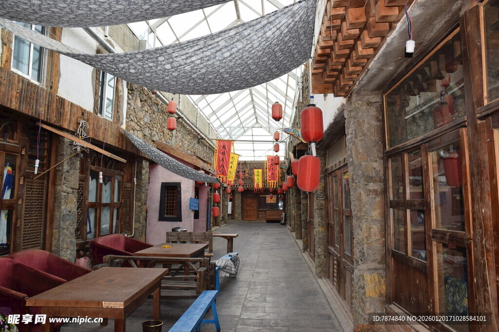 古色古香的传统建筑庭院