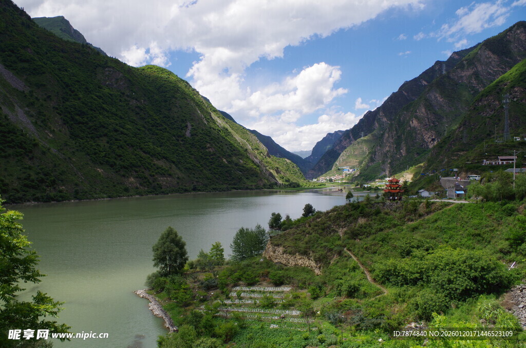 壮丽河谷山水风光图