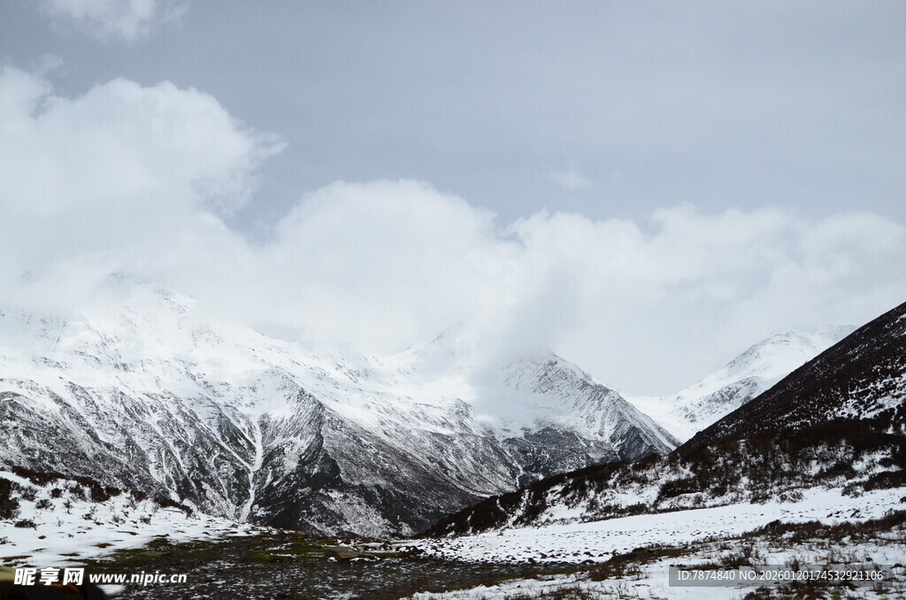 雪山风光 云雾缭绕美景