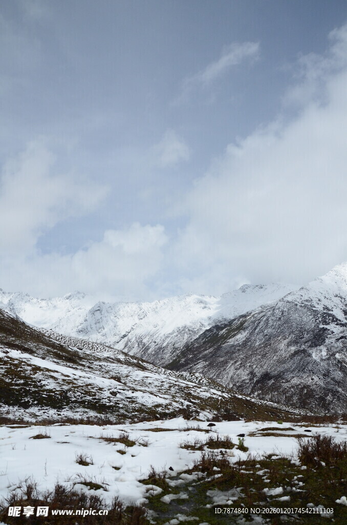雪山旷野壮丽自然景观