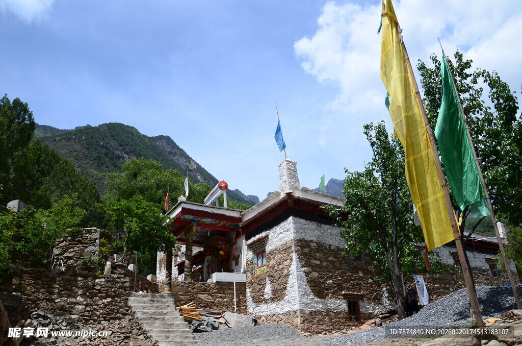 山间藏式建筑景观