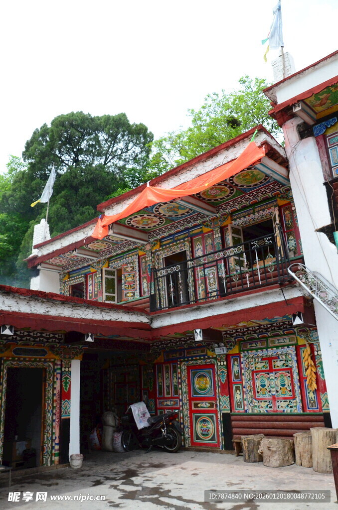 传统彩绘装饰的特色建筑