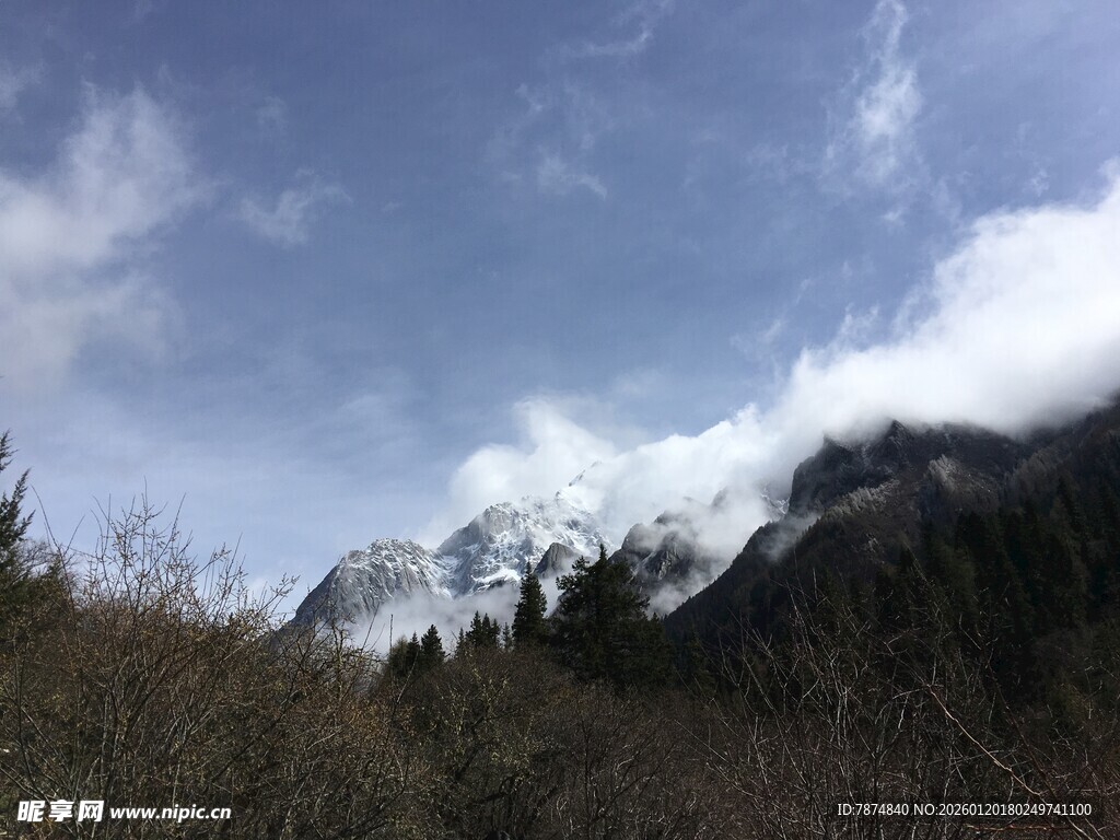 雪山风光 云雾缭绕之景