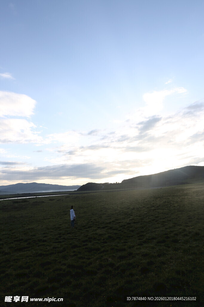 草原上的开阔风景