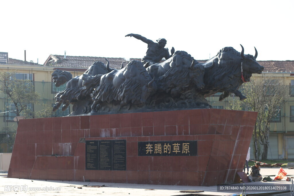 群牛雕塑展现力量美感