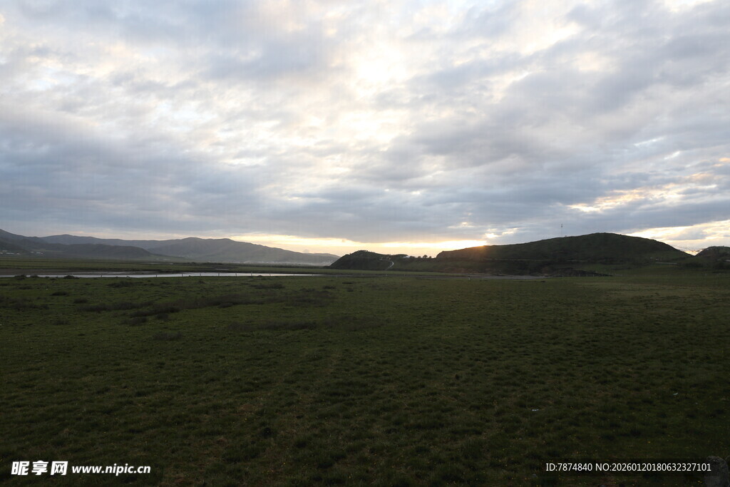 草原暮色风景