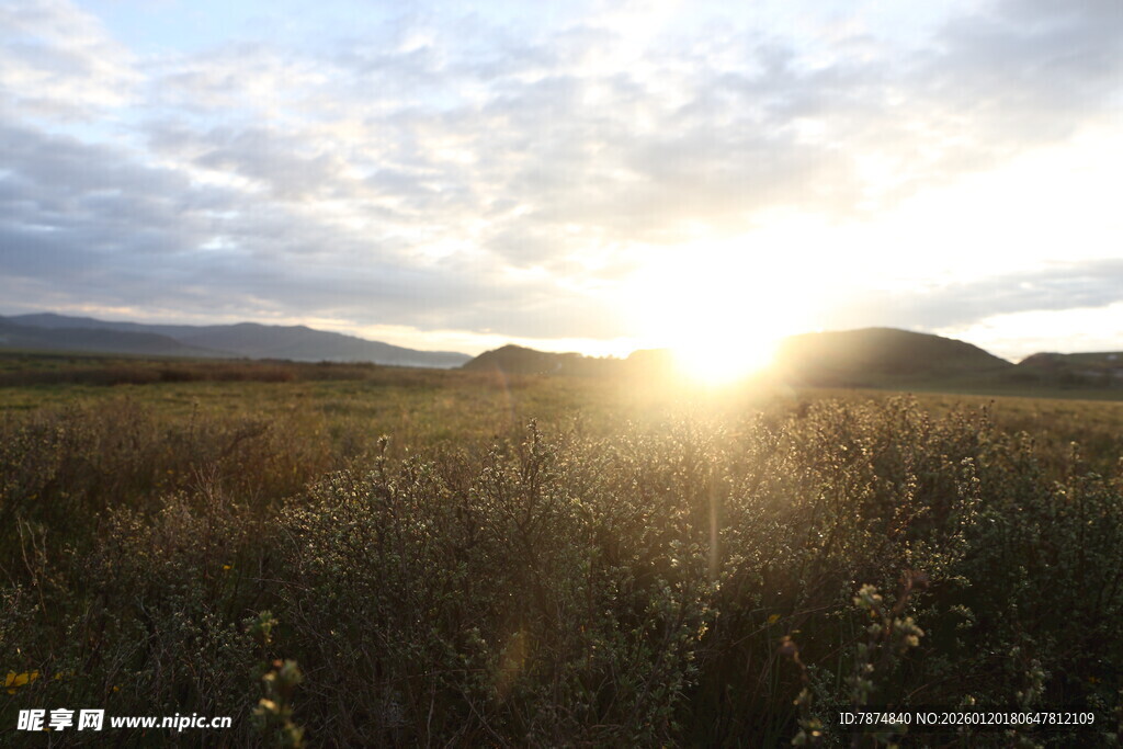 草原日落美景