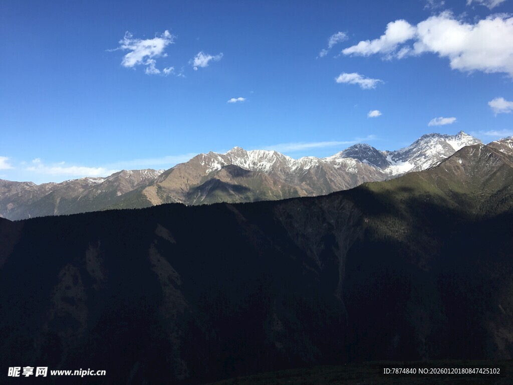 壮丽雪山蓝天美景