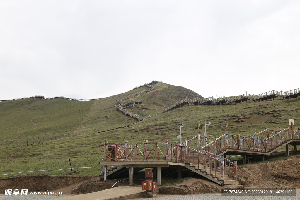 山间木质栈道景观