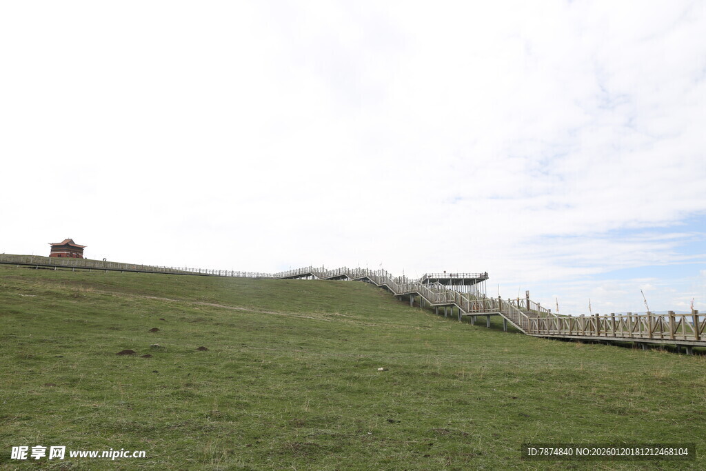 草原风光 远处小屋与围栏