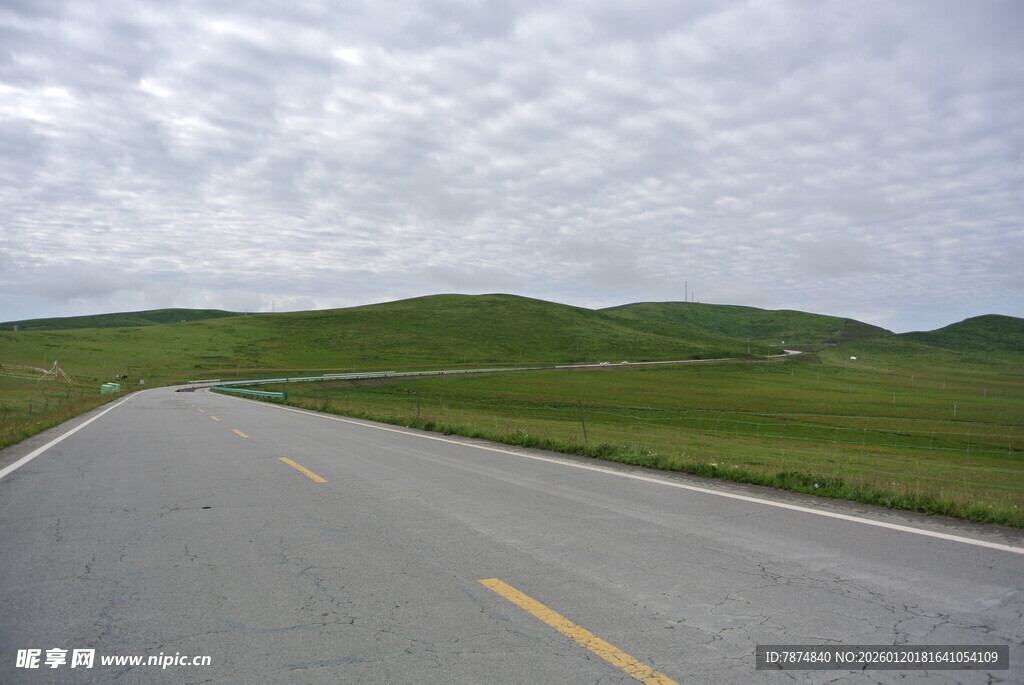 草原公路风景