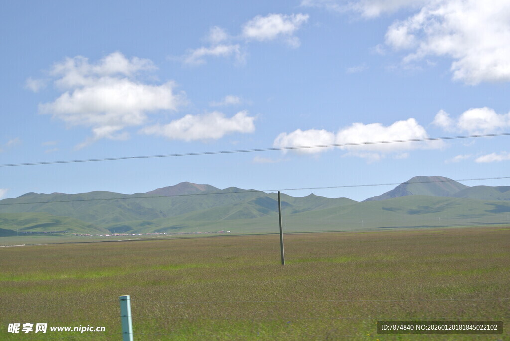 草原风光 远山与蓝天白云