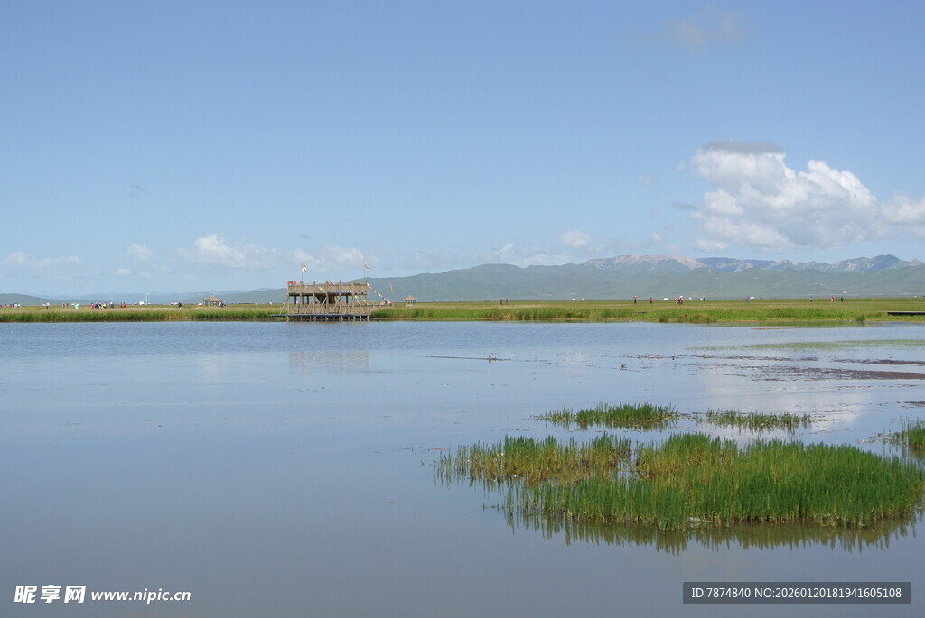 草原湖泊风光