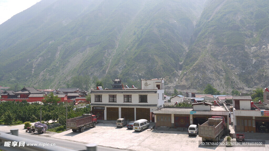 山间小镇建筑景观