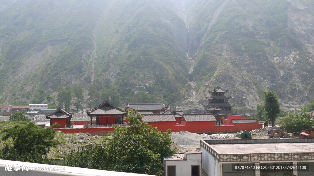 山间古建筑群风景秀丽
