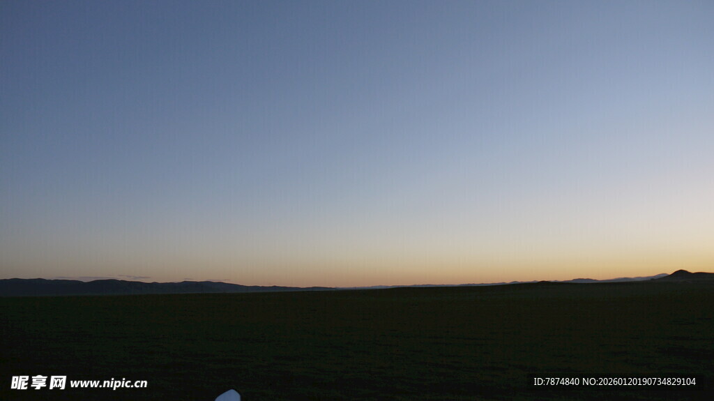 草原暮色美景