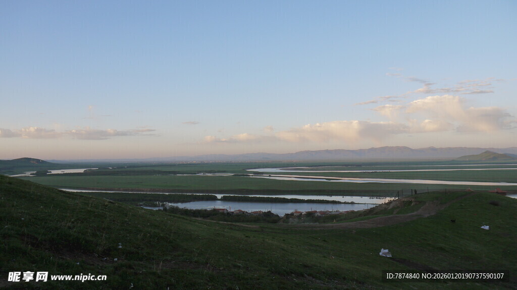 草原河畔风光