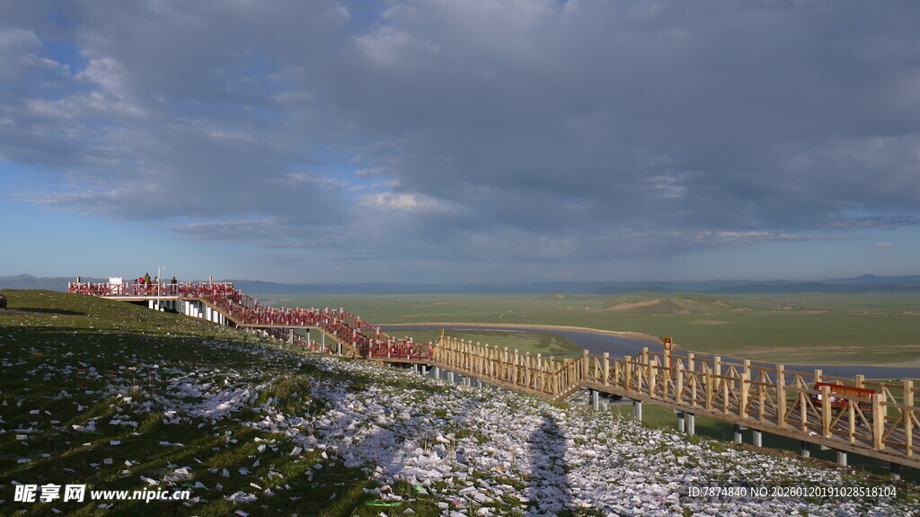 草原风光与木栅栏美景