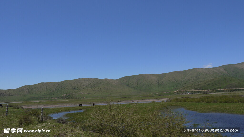 青山绿水间的宁静风光