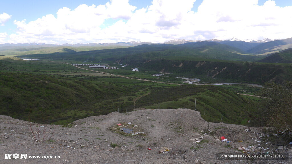 俯瞰山川河谷壮丽景色