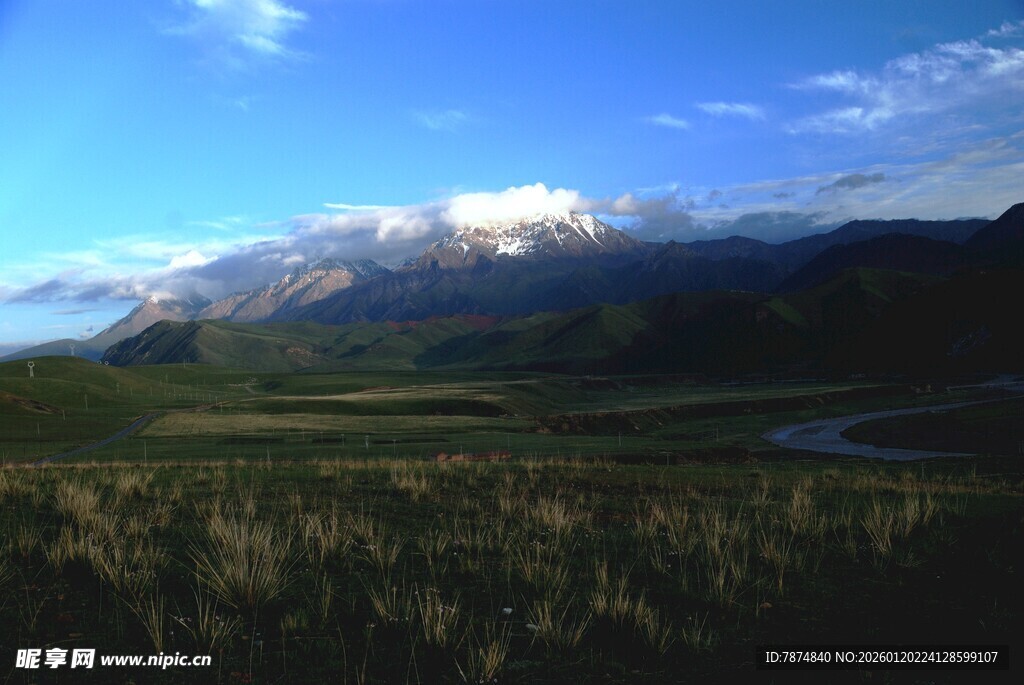壮丽草原雪山美景