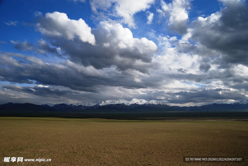 广袤原野上的壮丽云景