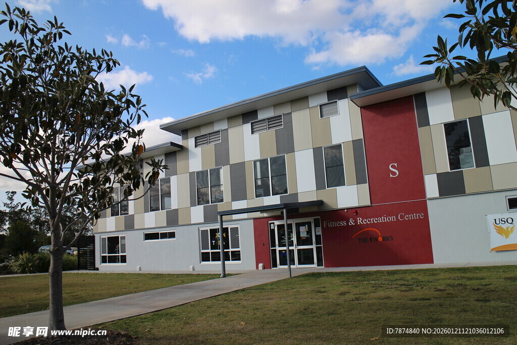 现代风格多层建筑外观