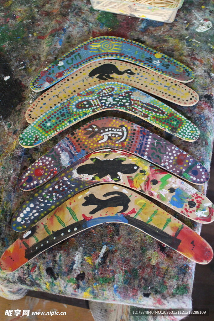 多彩精美塔罗牌整齐排列