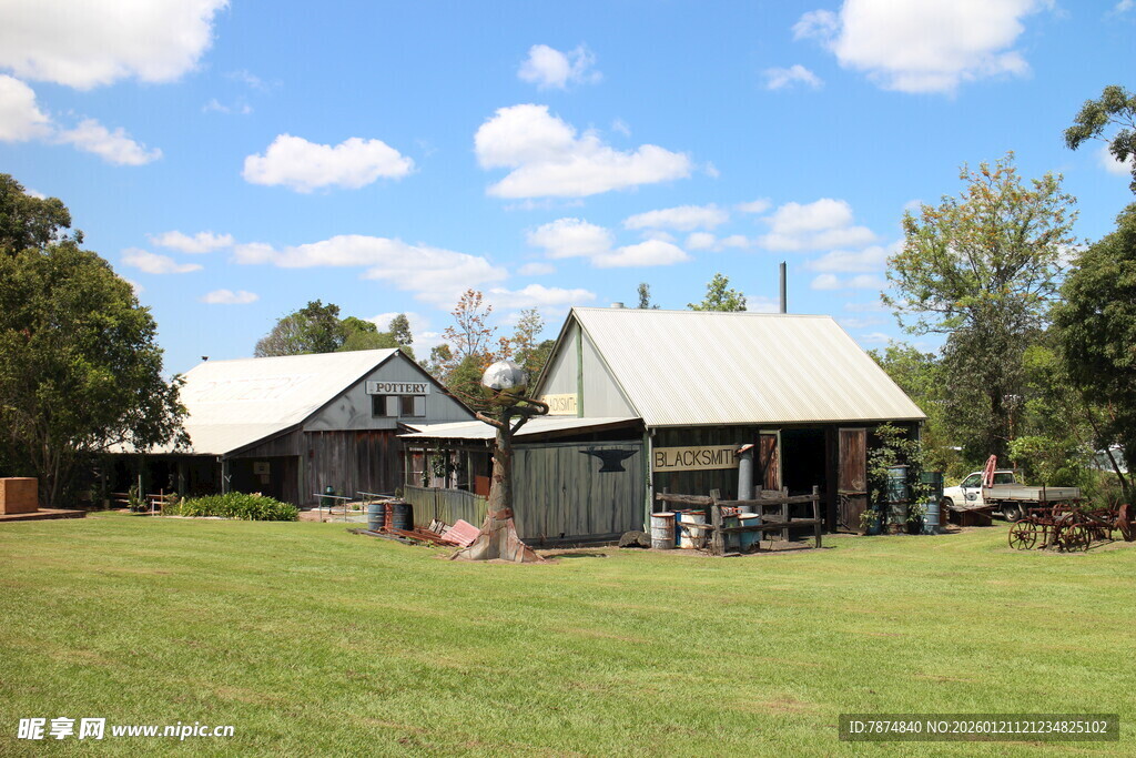 乡村小屋 绿意环绕的宁静处