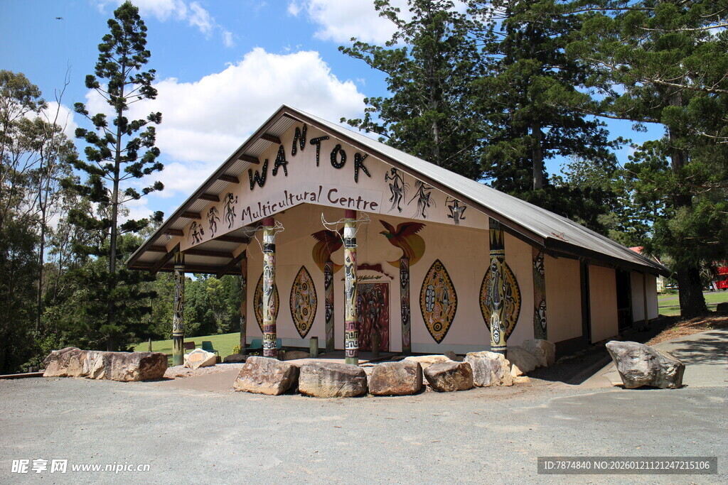 古朴别致的郊外小屋